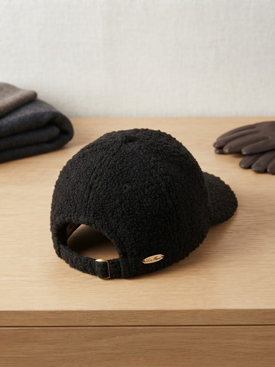 Kuschelige Teddy-Cap in Schwarz