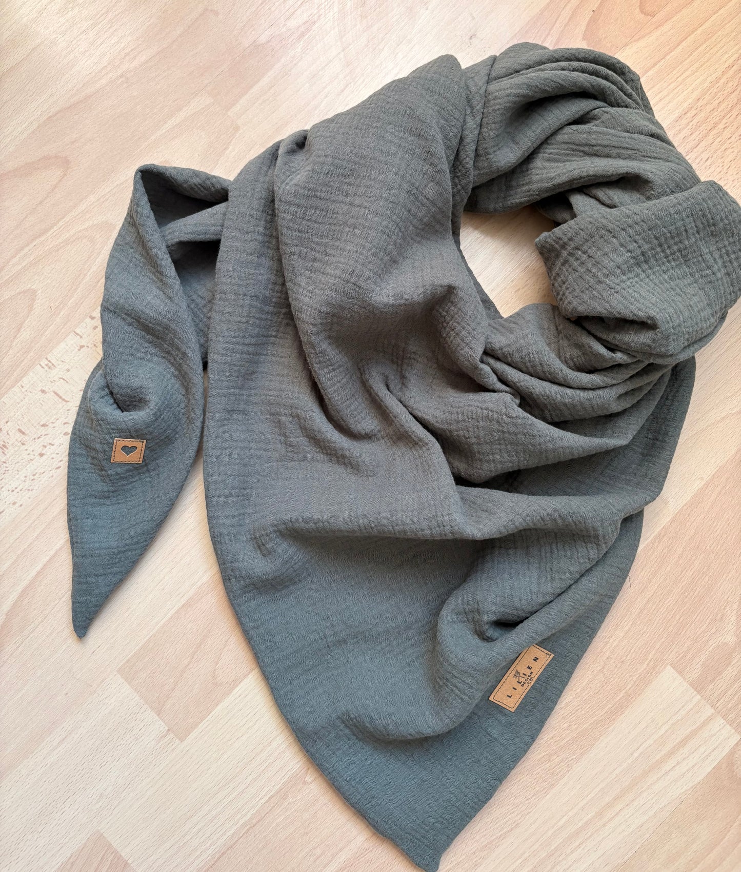 Musselin Schal weich, leicht & zeitlos Olivegrau