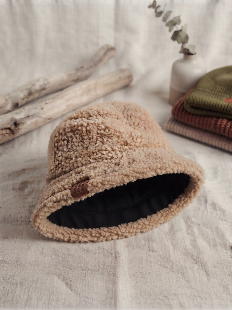 Kuscheliger Teddy-Bucket-Hat in Beige